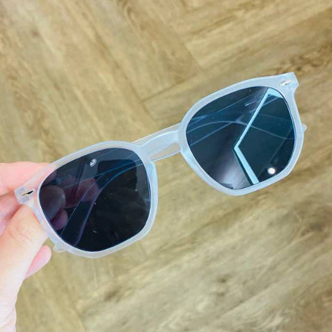 Óculos de Sol Feminino Retangular Clássico Estiloso